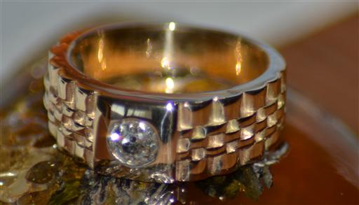 Herren Diamantring mit sehr starkem Brillanz